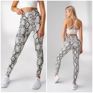 Balance Athletica / Vitality Ascend Pant legging, size M in Python